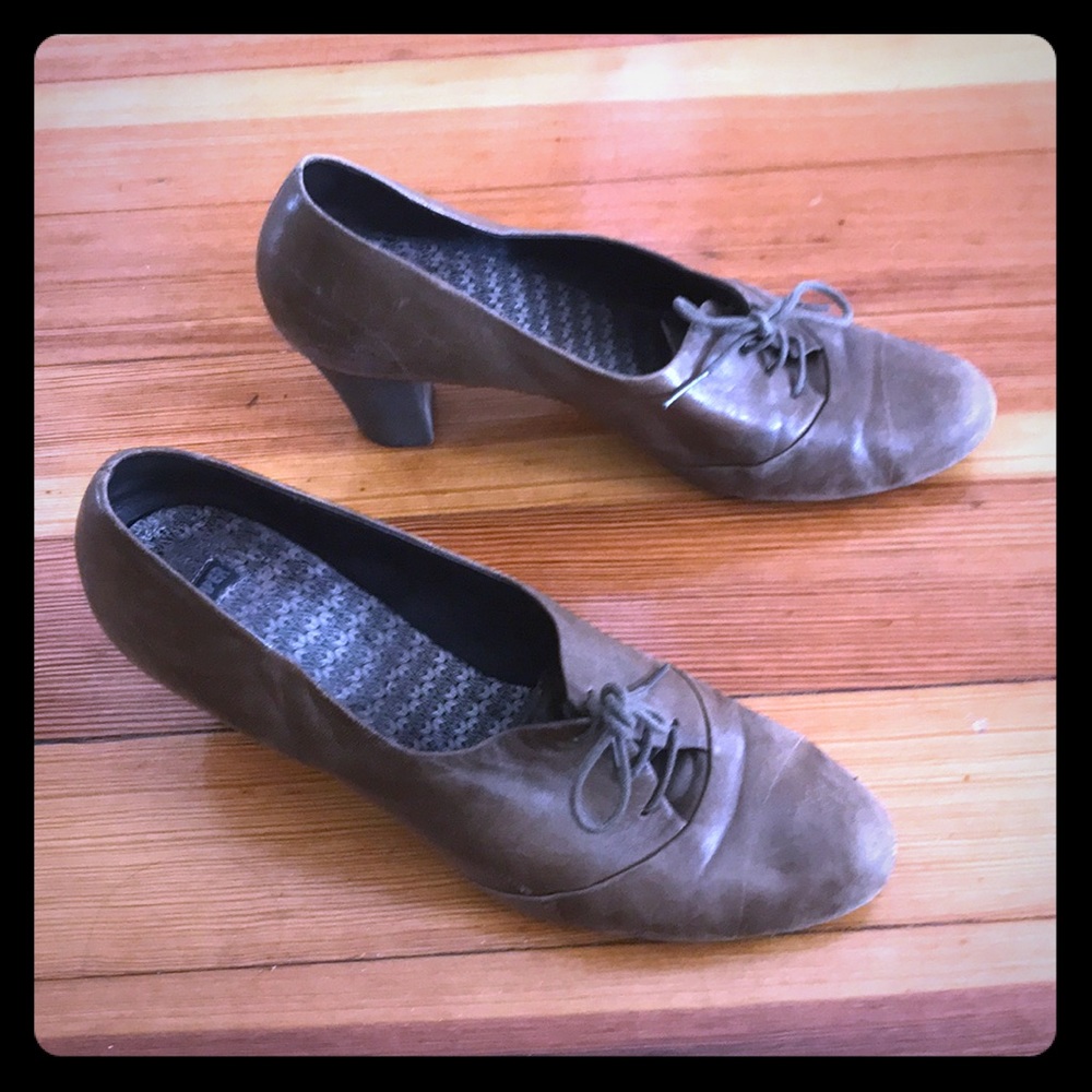 Vintage! Leather school shoes with a gentle heel.